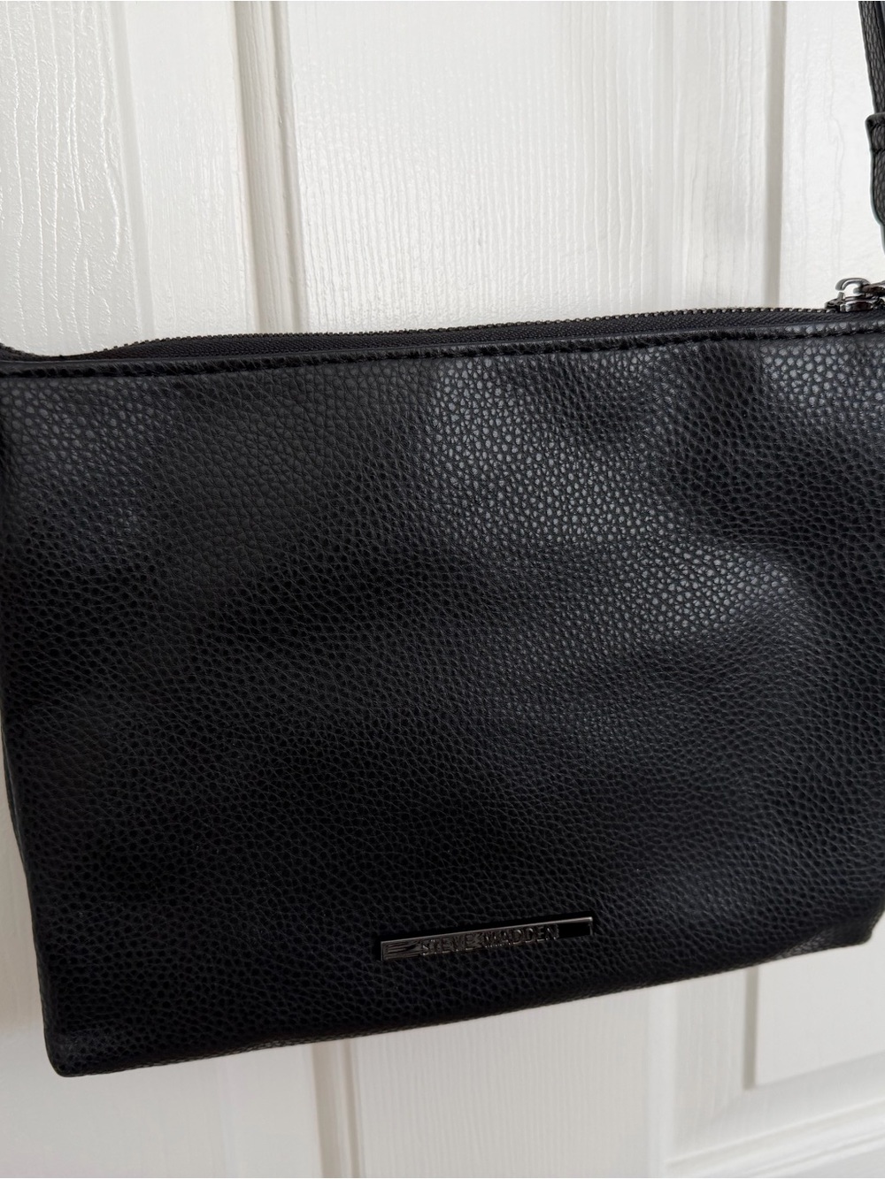 NWOT Steve Madden Black Pebbled Crossbody Bag Turn-Lock Closure - Picture 3 of 4